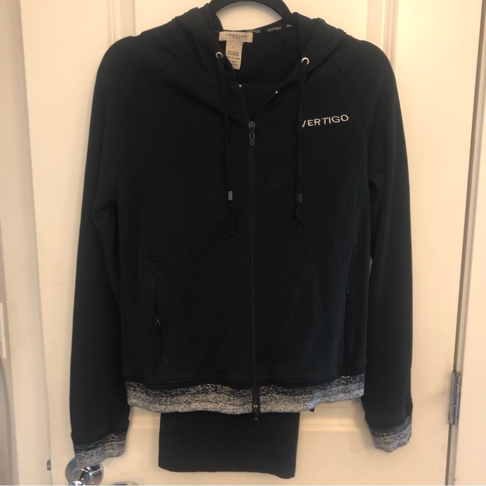Vertigo of Paris women’s jogger black and metallic new size large